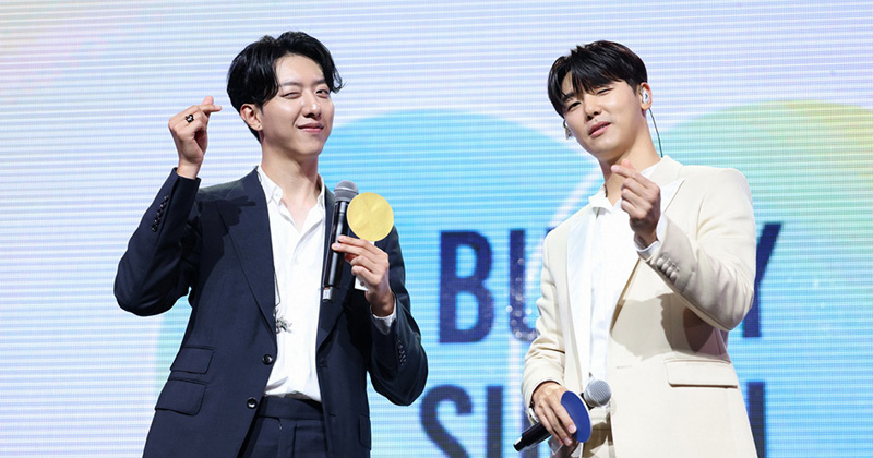 บัดดี้คู่ซี้ตัวตึง คังมินฮยอก x อีจองชิน วง “ซีเอ็นบลู” หอบความคิดถึงเสิร์ฟความฟินเรียกเสียงฮาไม่ยั้ง ในงาน “2023 คัง มินฮยอก x อี จองชิน ฟรอม ซีเอ็นบลู ‘เดอะ บัดดี้’ แฟน มีตติ้ง อิน แบงคอก”