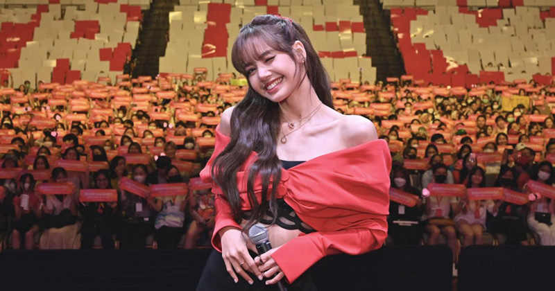 โมเมนต์สุดฟิน!! "ลิซ่า แบล็กพิงค์" ในงาน WHAT’s LISA’s TrueID? ค้นหาตัวตนของลิซ่าผ่านกิจกรรมสุดพิเศษ ให้หายคิดถึง