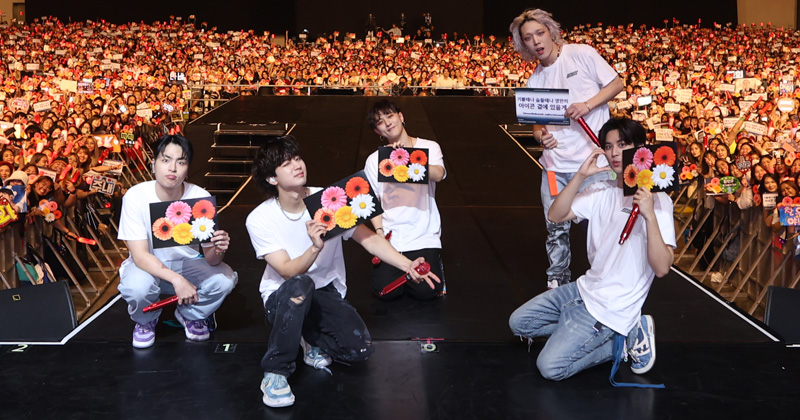 วาสนาไอคอนิกไทย เจอแล้ว! คนเกาหลีที่จริงใจ iKON ปล่อยเต็มแม็กซ์พาเปิดประสบการณ์ TAKE OFF แบบใหม่ แบบมันส์ยกฮอลล์!ใน 2023 iKON WORLD TOUR TAKE OFF IN BANGKOK